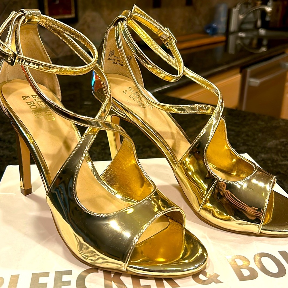 Bleecker & Bond Gold heels Sz 7